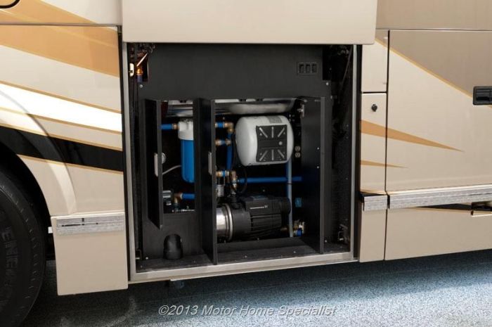 Luxury Motorhome "The Oasis" (126 pics)