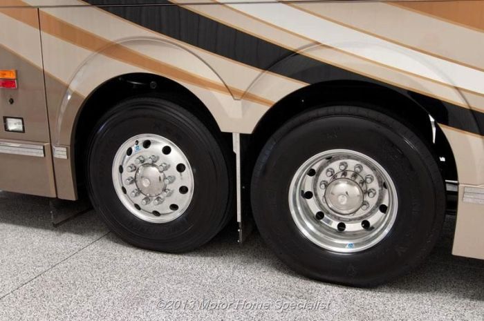 Luxury Motorhome "The Oasis" (126 pics)
