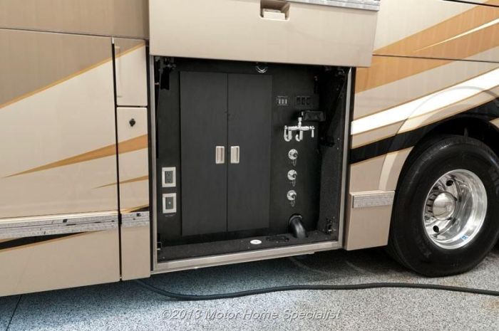 Luxury Motorhome "The Oasis" (126 pics)