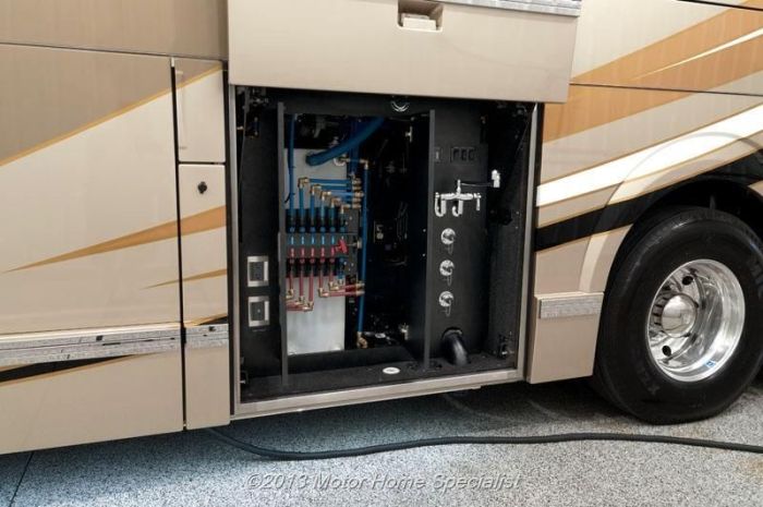Luxury Motorhome "The Oasis" (126 pics)