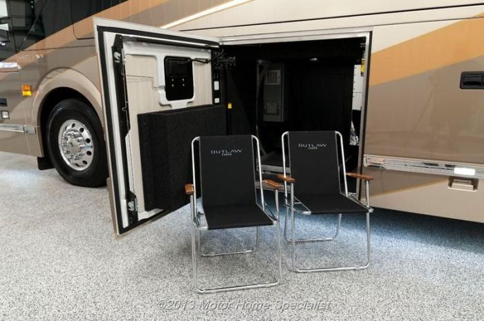 Luxury Motorhome "The Oasis" (126 pics)