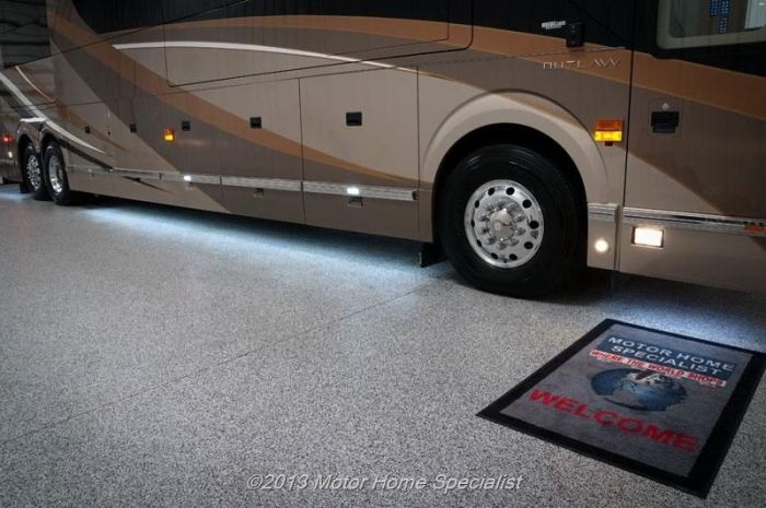 Luxury Motorhome "The Oasis" (126 pics)