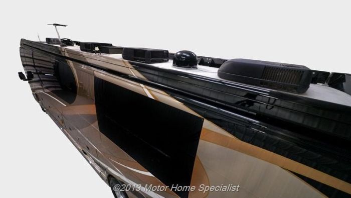 Luxury Motorhome "The Oasis" (126 pics)