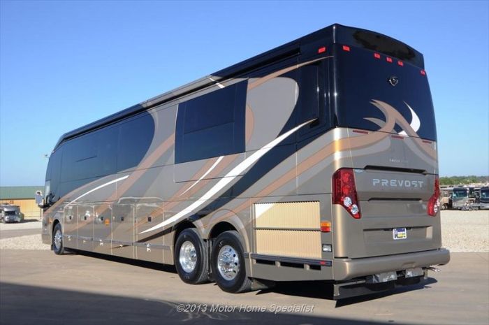 Luxury Motorhome "The Oasis" (126 pics)