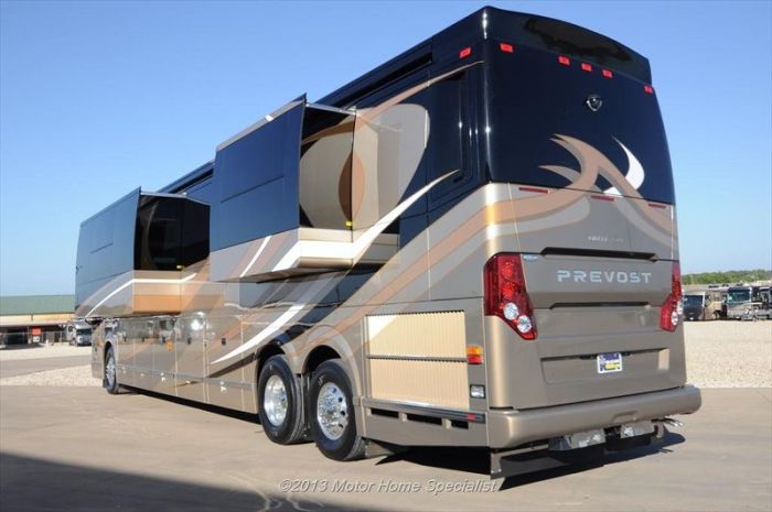 Luxury Motorhome "The Oasis" (126 pics)