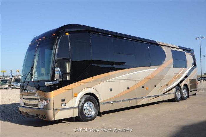 Luxury Motorhome "The Oasis" (126 pics)
