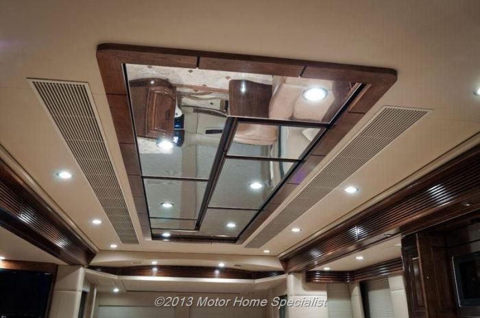 Luxury Motorhome "The Oasis" (126 pics)