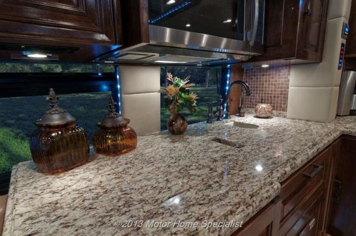 Luxury Motorhome "The Oasis" (126 pics)