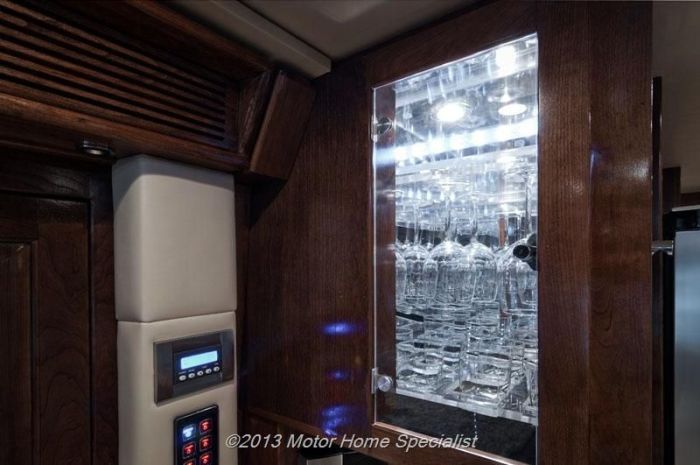 Luxury Motorhome "The Oasis" (126 pics)