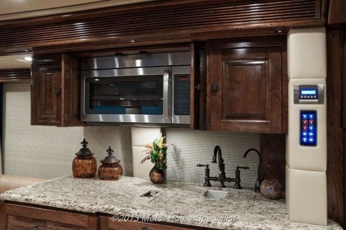 Luxury Motorhome "The Oasis" (126 pics)