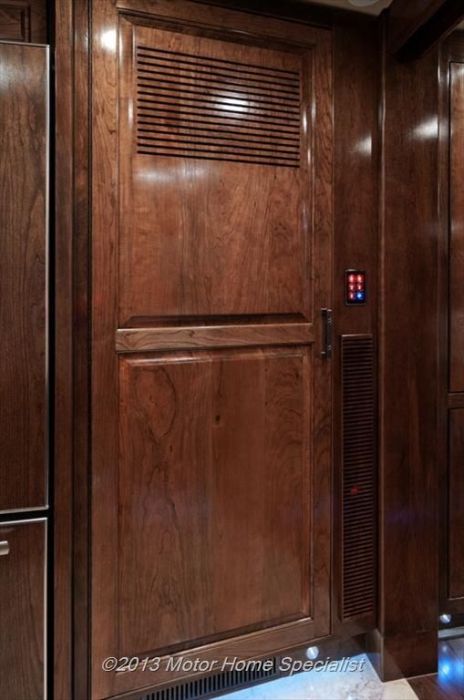 Luxury Motorhome "The Oasis" (126 pics)