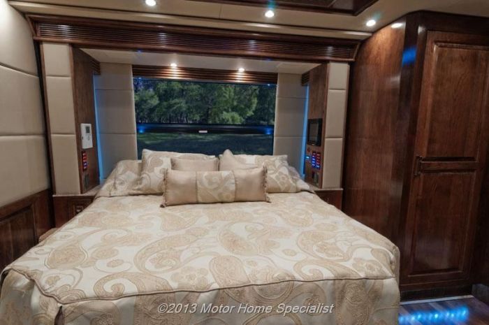 Luxury Motorhome "The Oasis" (126 pics)