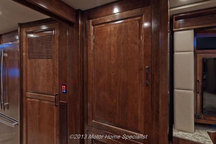 Luxury Motorhome "The Oasis" (126 pics)