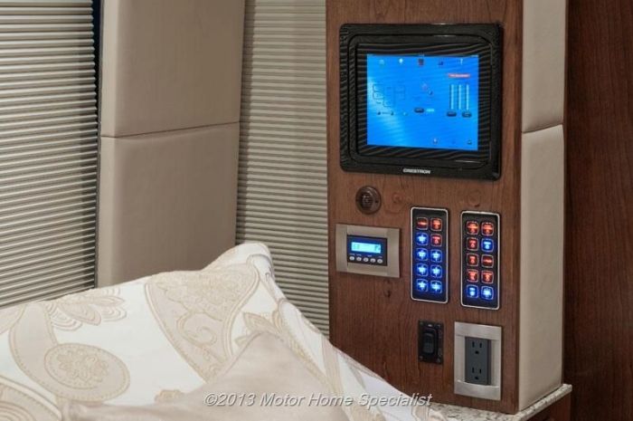 Luxury Motorhome "The Oasis" (126 pics)