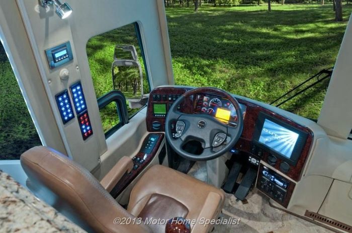Luxury Motorhome "The Oasis" (126 pics)
