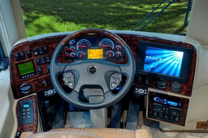 Luxury Motorhome "The Oasis" (126 pics)