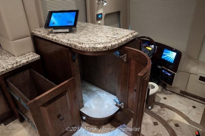 Luxury Motorhome "The Oasis" (126 pics)