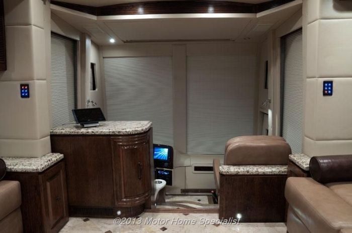 Luxury Motorhome "The Oasis" (126 pics)