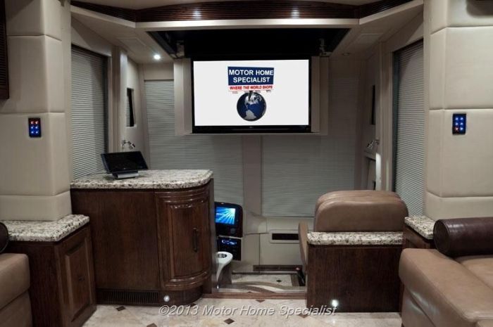 Luxury Motorhome "The Oasis" (126 pics)