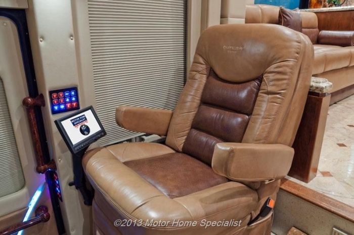 Luxury Motorhome "The Oasis" (126 pics)