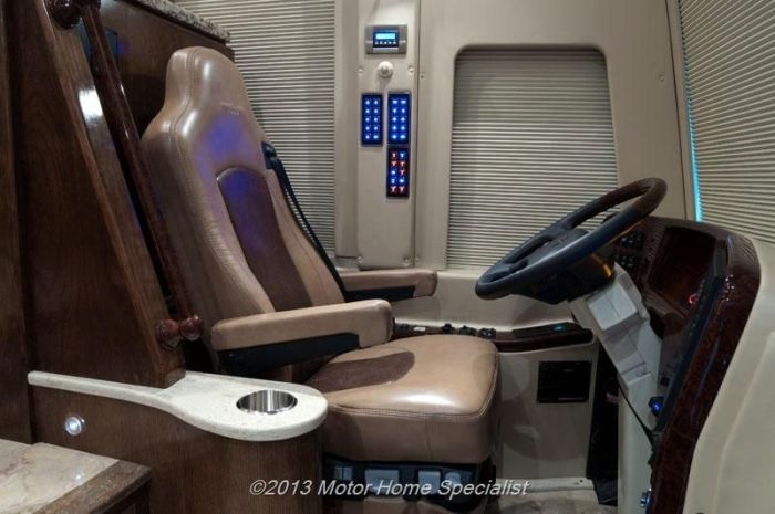 Luxury Motorhome "The Oasis" (126 pics)