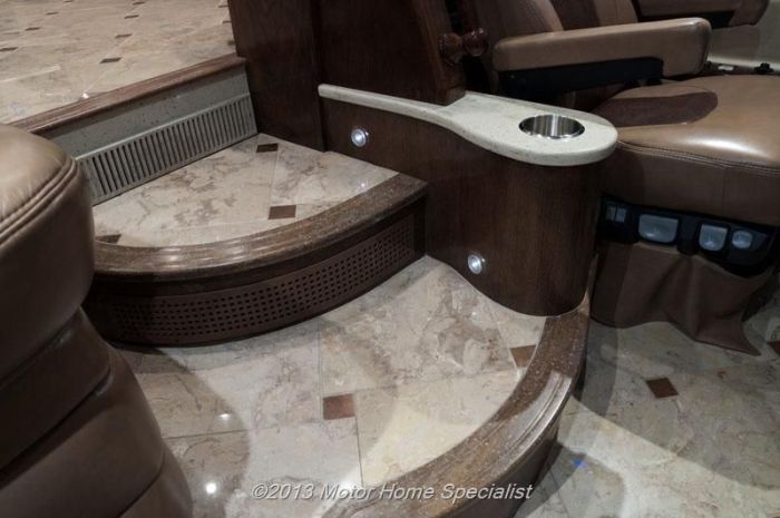 Luxury Motorhome "The Oasis" (126 pics)