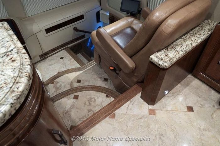 Luxury Motorhome "The Oasis" (126 pics)