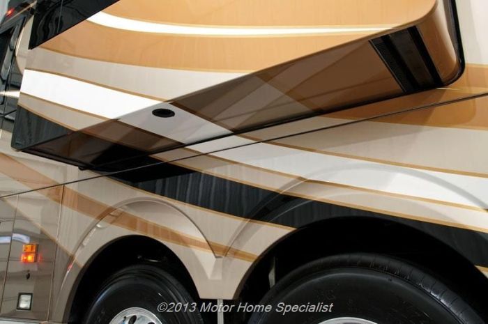 Luxury Motorhome "The Oasis" (126 pics)