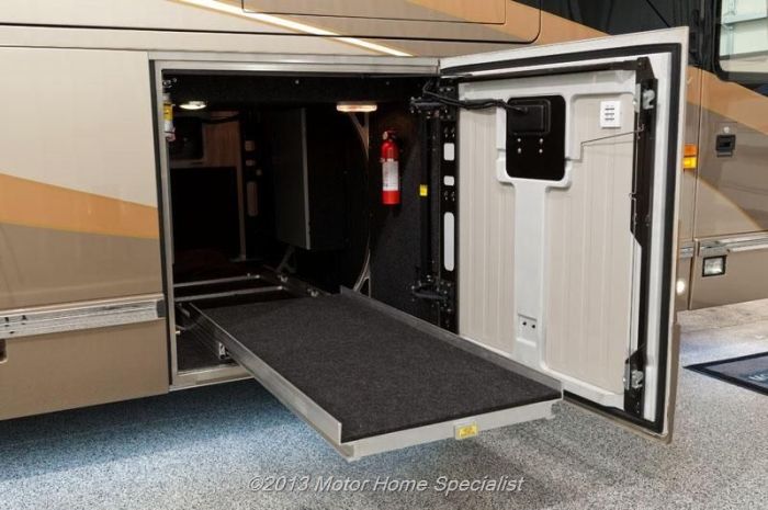 Luxury Motorhome "The Oasis" (126 pics)
