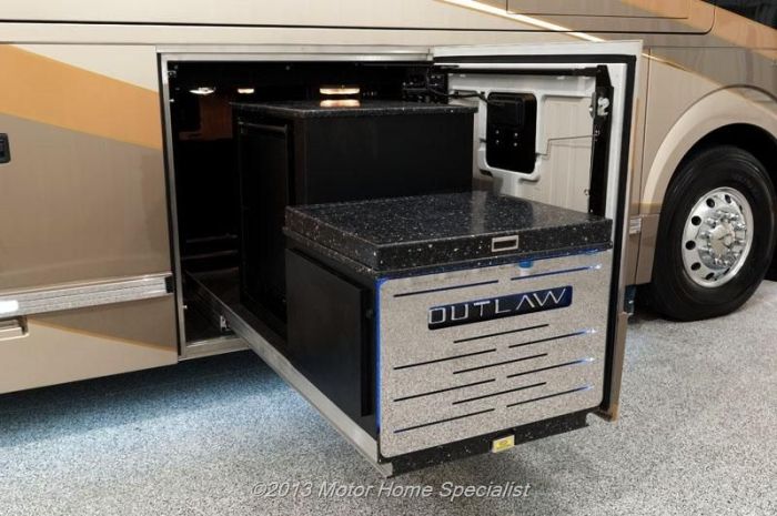Luxury Motorhome "The Oasis" (126 pics)
