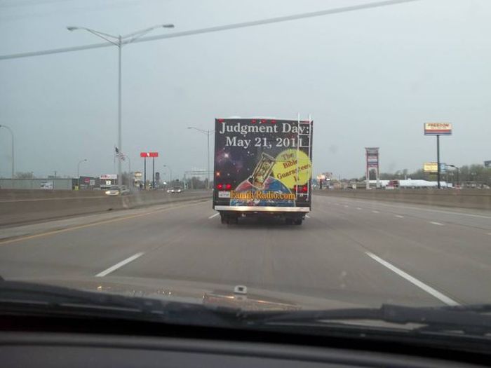 Odd Things on the Road (35 pics)