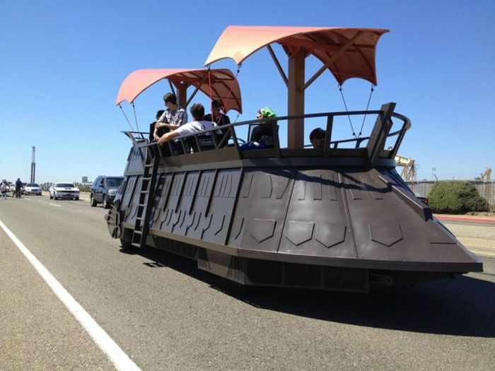 Odd Things on the Road (35 pics)