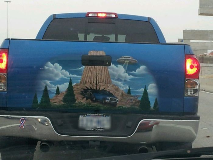 Odd Things on the Road (35 pics)