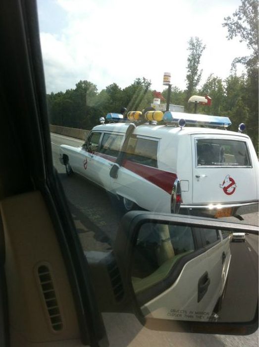 Odd Things on the Road (35 pics)