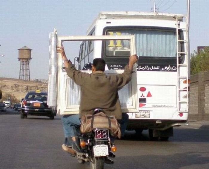 Odd Things on the Road (35 pics)