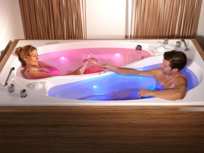 Couple Bath Worth $55,000 (9 pics)