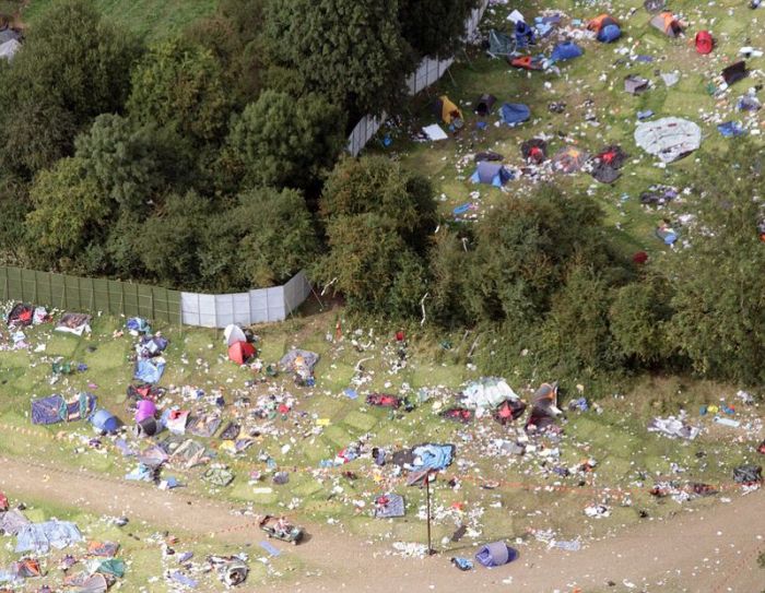 Aftermath of a Music Festival (7 pics)