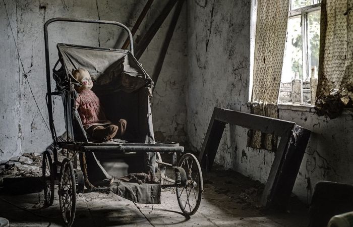 Abandoned Mansion of a German Doctor (19 pics)