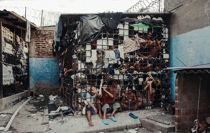 Prison in El Salvador (15 pics)