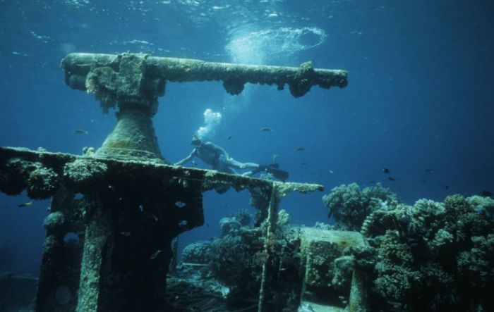 Chuuk Lagoon is the Largest Graveyard Of Ships (45 pics)