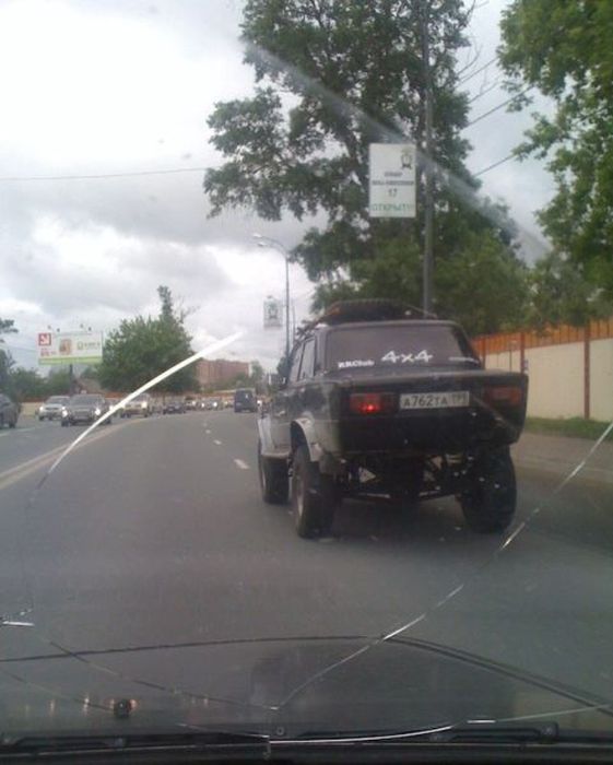 Funny and Odd Things Spotted on the Road (87 pics)