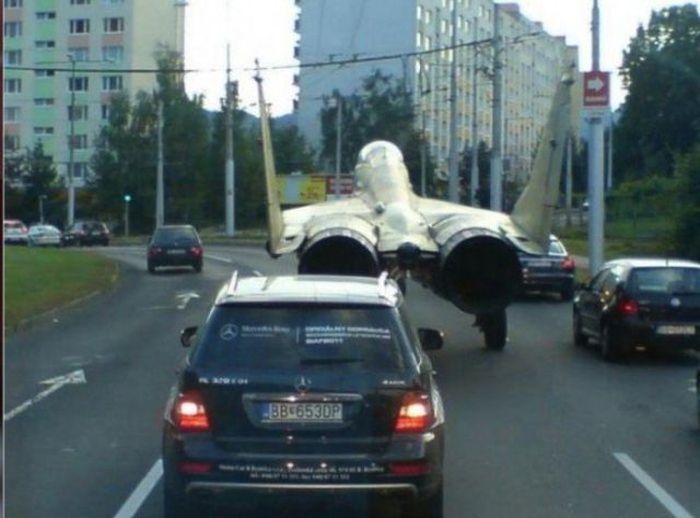 Funny and Odd Things Spotted on the Road (87 pics)