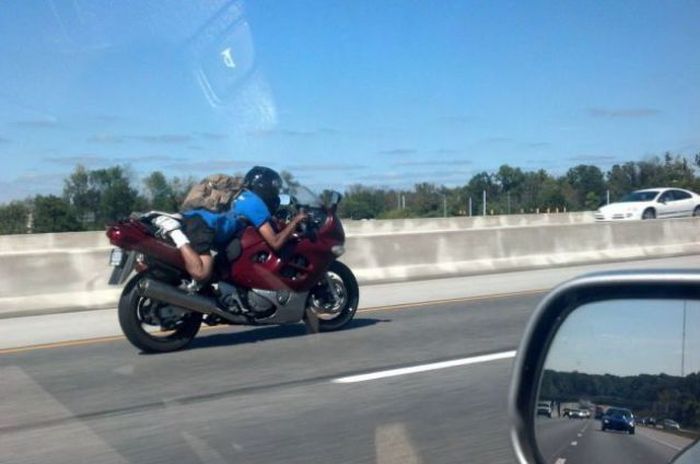 Funny and Odd Things Spotted on the Road (87 pics)