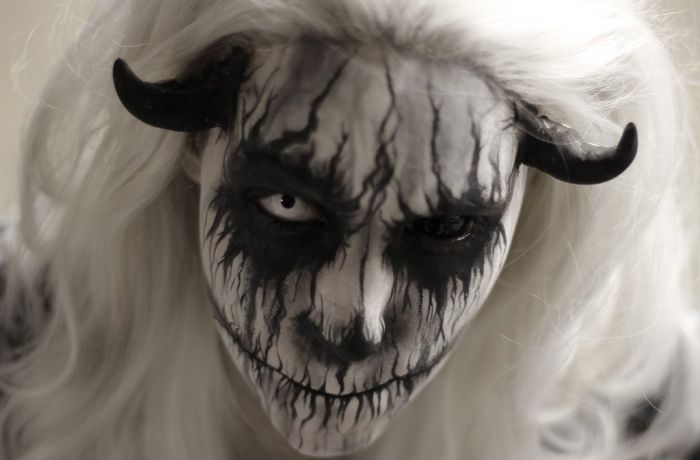 This Girl is Good at Makeup (9 pics)