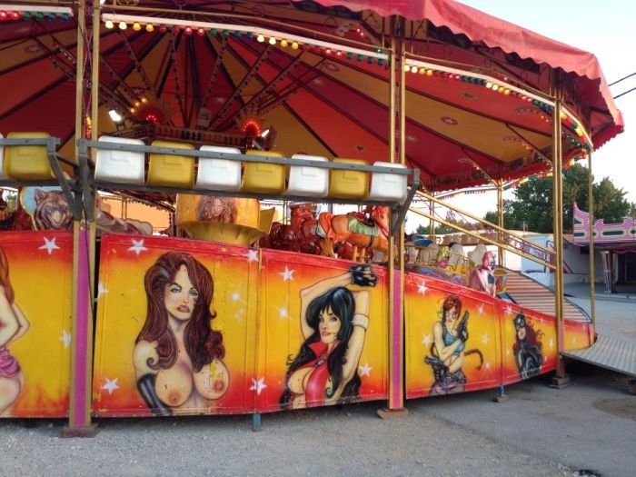 Merry-Go-Round in Portugal (2 pics)