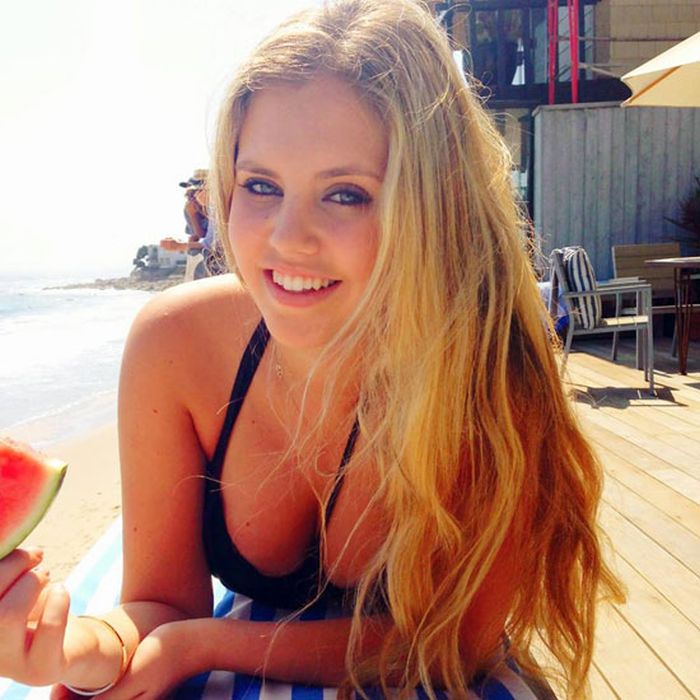 Bikini Girls (23 pics)