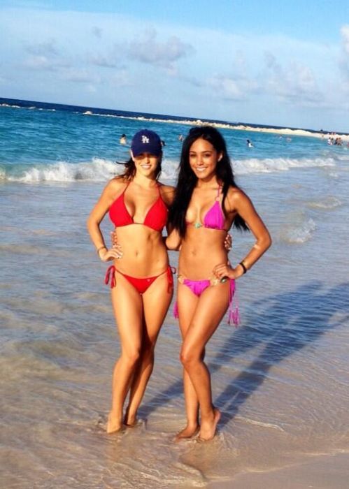 Bikini Girls (23 pics)