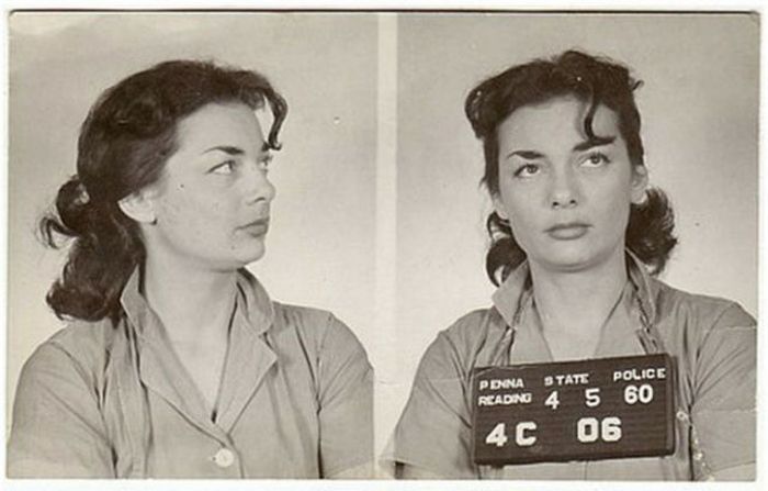Vintage Mugshots of Females (17 pics)