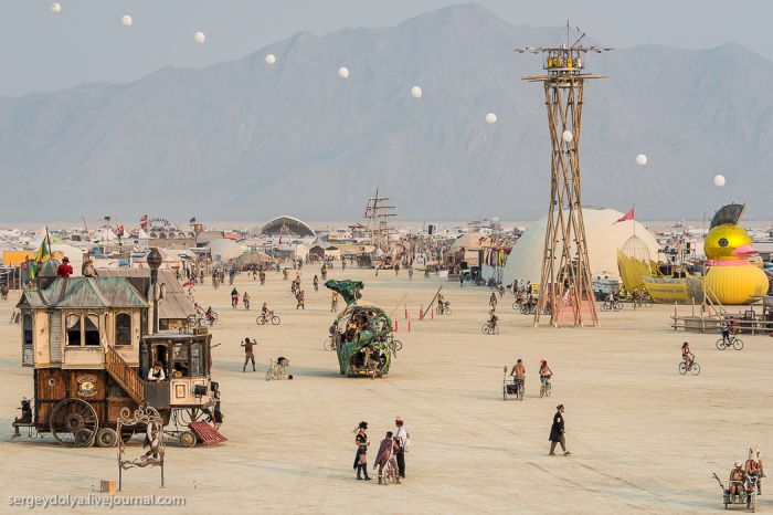 The Vehicles of Burning Man 2013 (39 pics)