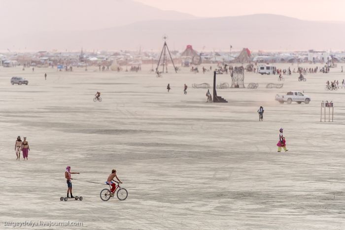 The Vehicles of Burning Man 2013 (39 pics)